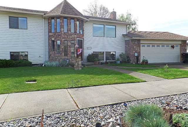 1st image of 233 Bandra Dr