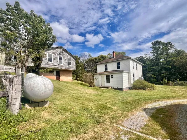 24 Lloyds Ln, Buckeye, WV 24924