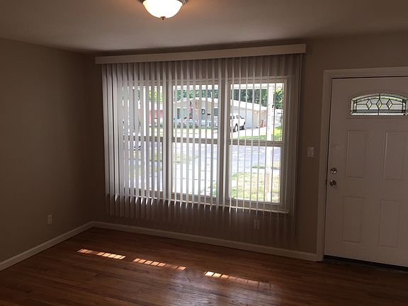 4th image of 652 Forest St