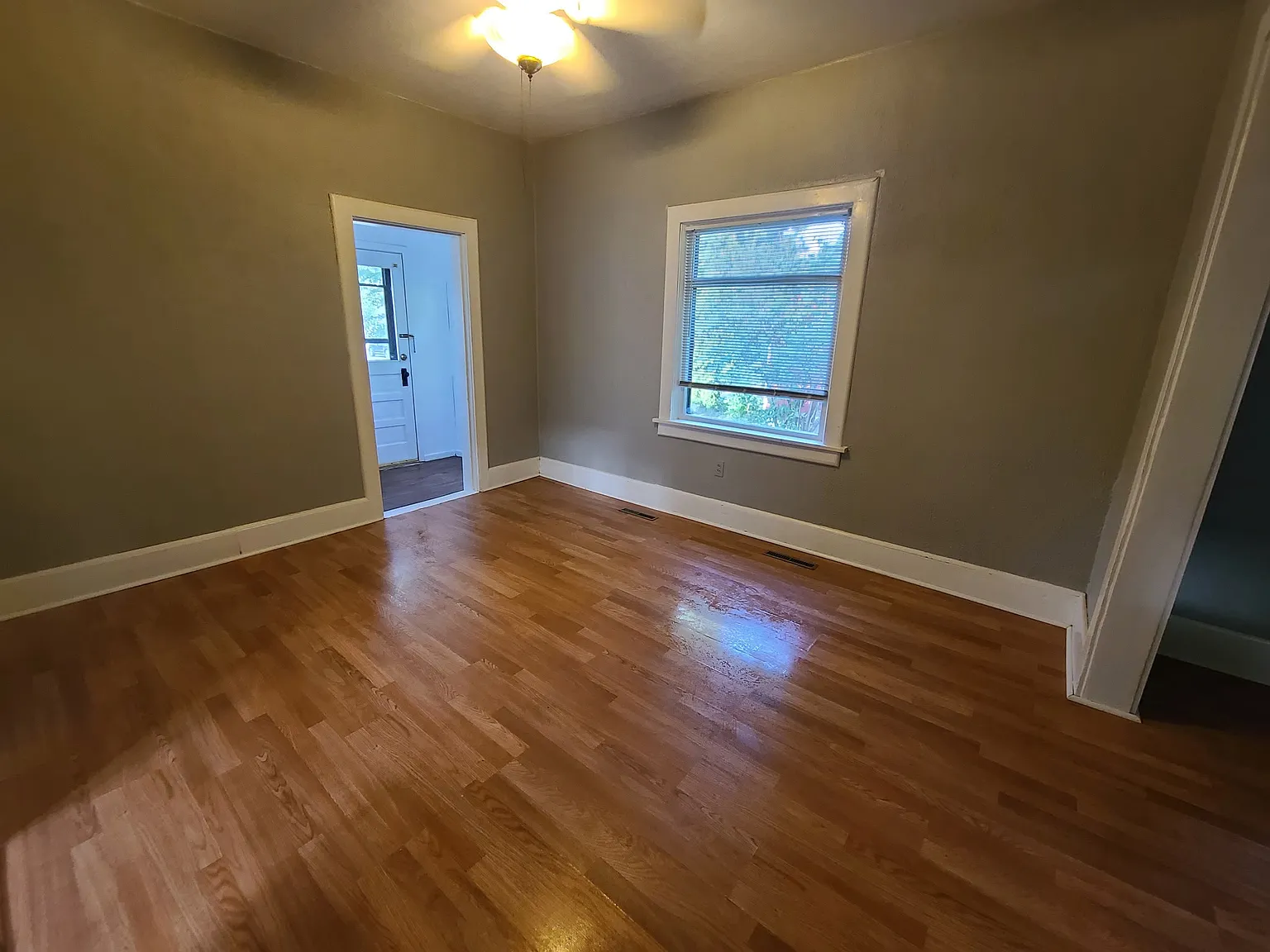 2 bed, 950 sqft, $1,200 — Photo 3
