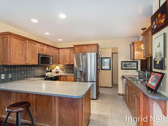 4th image of 2510 Pineview Dr NE