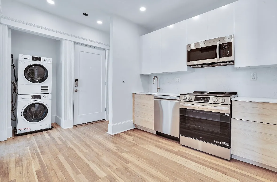 2 bed, 800 sqft, $4,200 — Photo 4