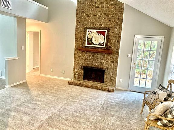 2nd image of 2407 Mira Dr