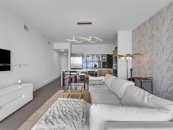 5th image of 2020 N Bayshore Dr APT 3205