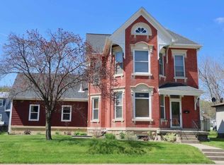 3065 Jackson St, Dubuque, IA 52001