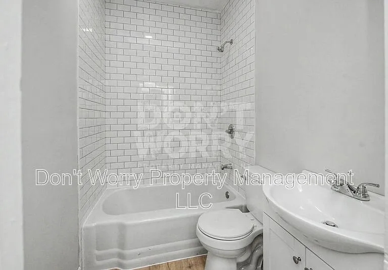 1405 Lexington Ave #B — Photo 3