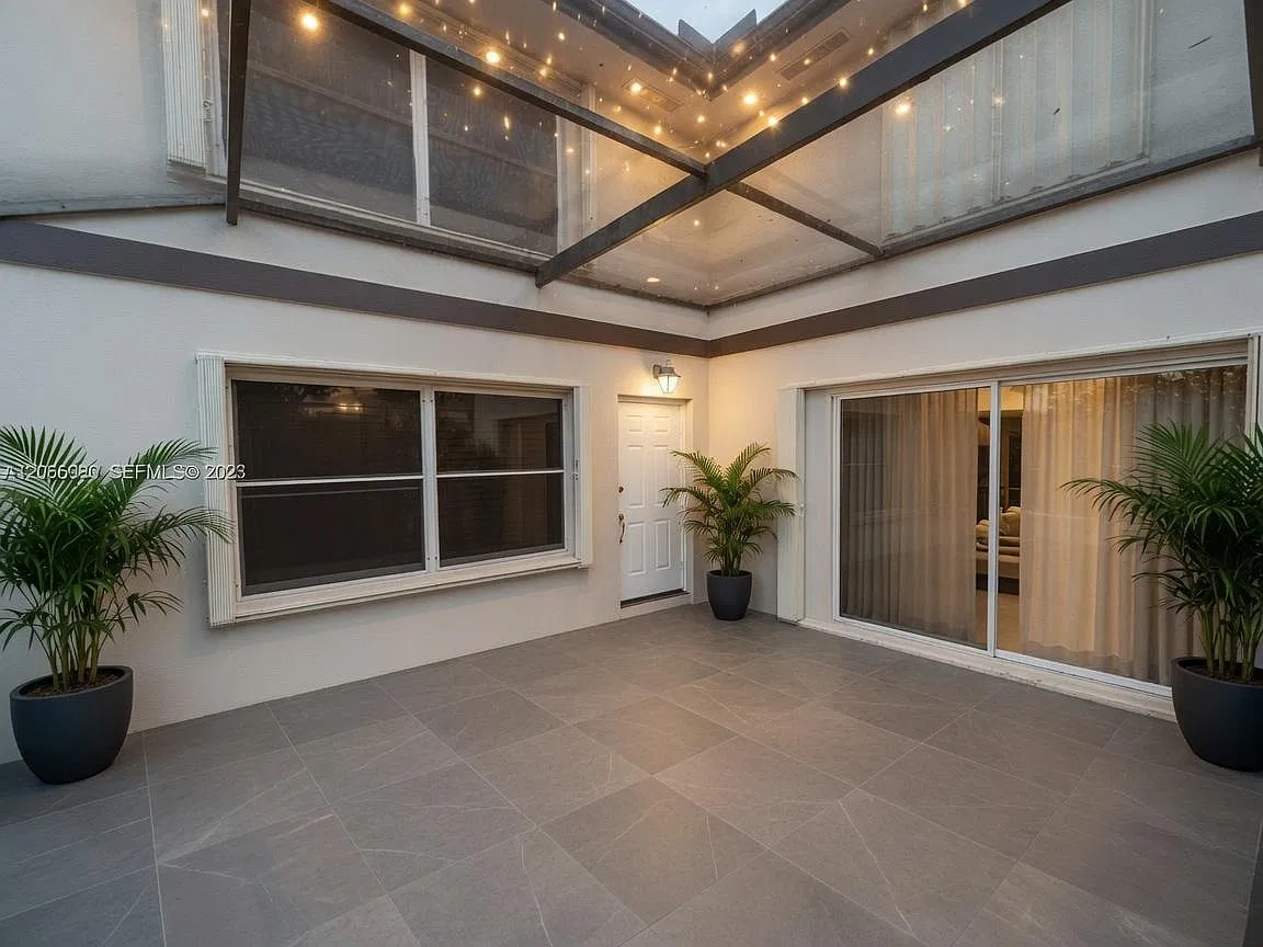 2 bed, 2.5 bath, 1398 sqft, $2,300 — Photo 4