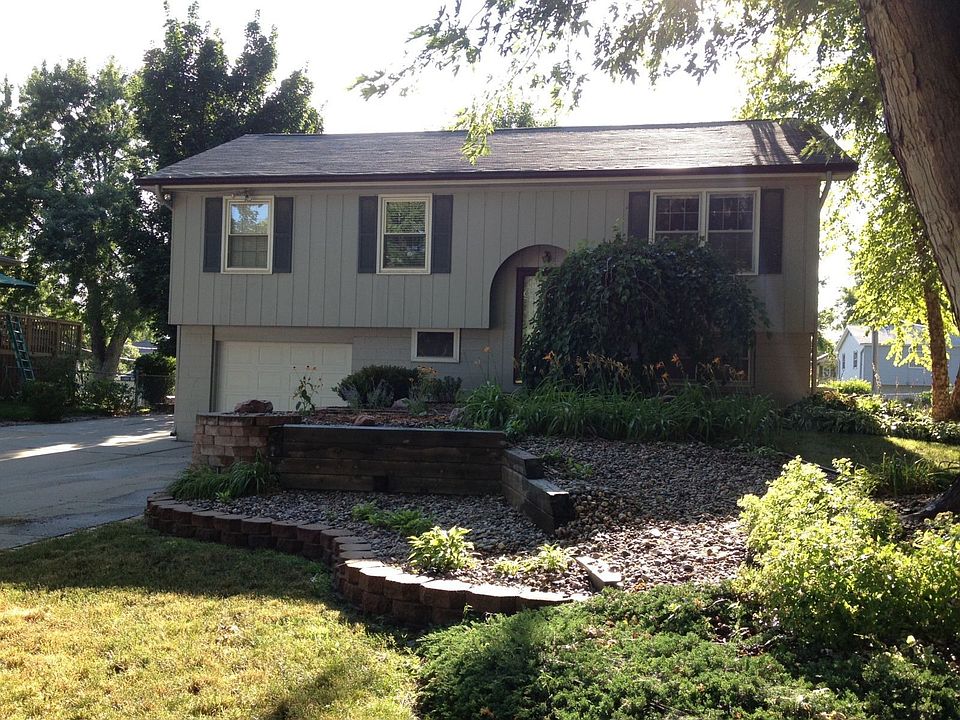 1st image of 1530 N 105th St