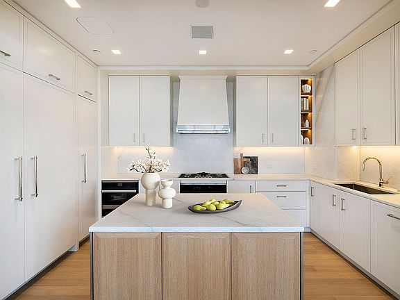 3rd image of 200 E 83rd St #26B