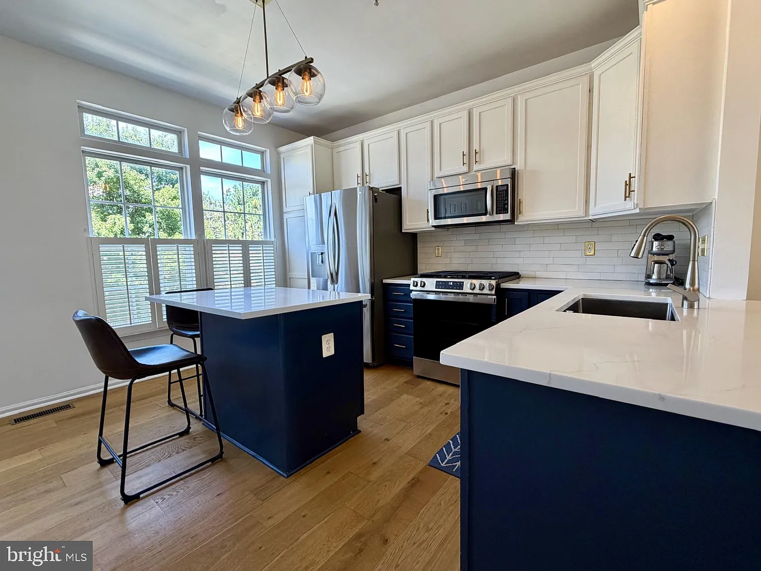 3 bed, 3.5 bath, 1620 sqft, $3,800 — Photo 2