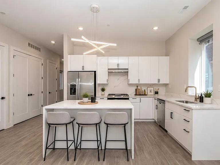 4530 Commonwealth St #1 — Photo 12