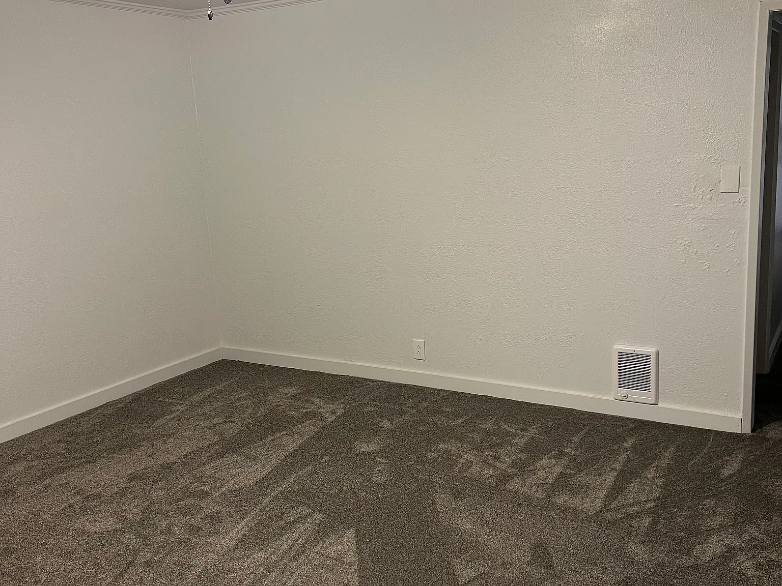 3 bed, $1,600 — Photo 2