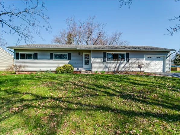 22 Lavender Cir, Rochester, NY 14623