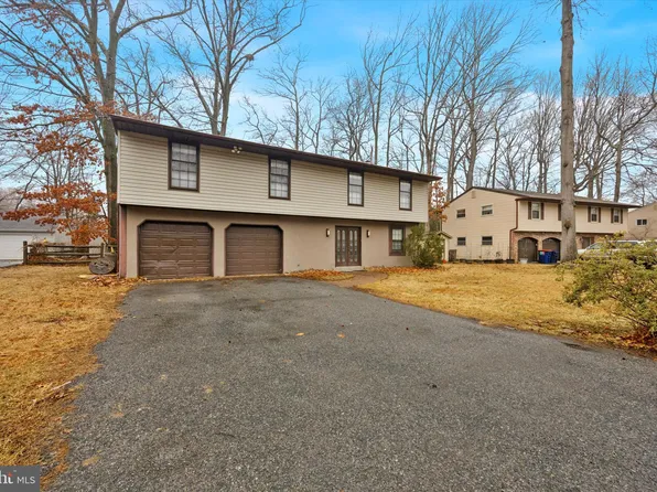 20 Club Ln, Wilmington, DE 19810