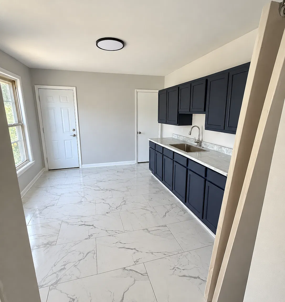 19-21 Grand Ave — Photo 1