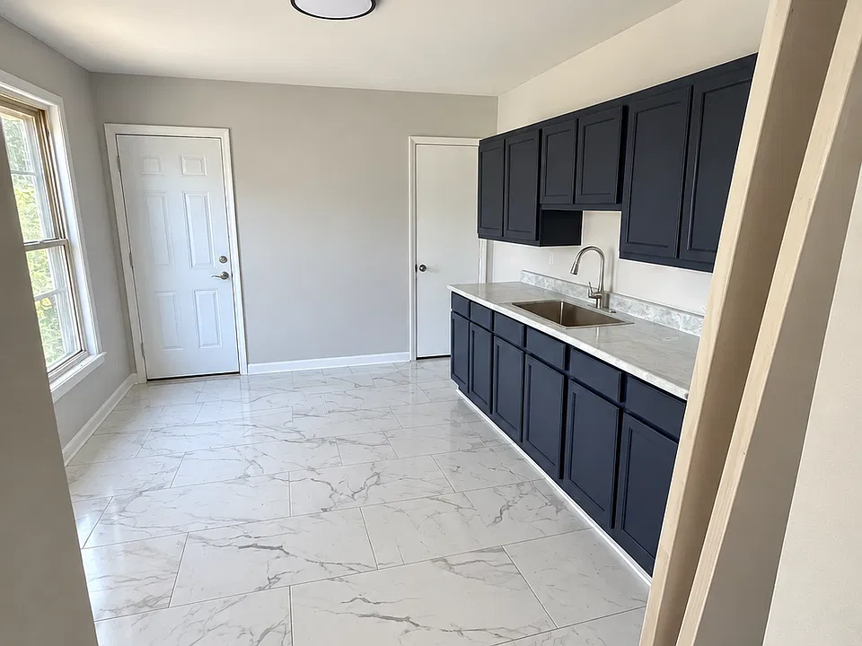 19-21 Grand Ave #4