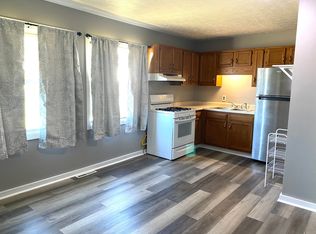 110 1/2 Lee St APT B, Belpre, OH 45714