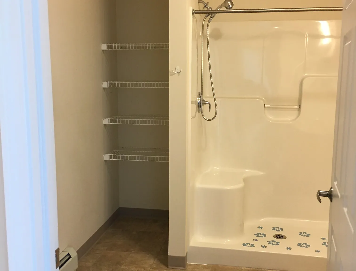 1 bed, 885 sqft, $1,545 — Photo 4
