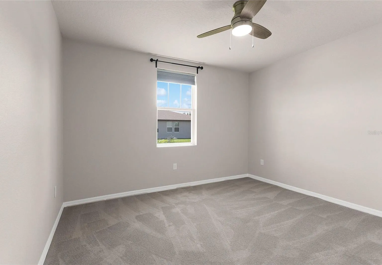 4 bed, 1964 sqft, $2,400 — Photo 2