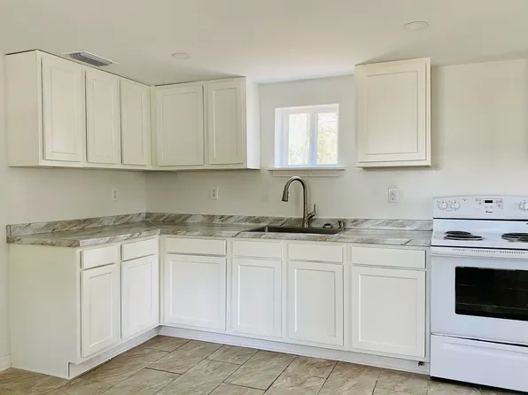 7527 Douglas St #B, Daphne, AL 36527