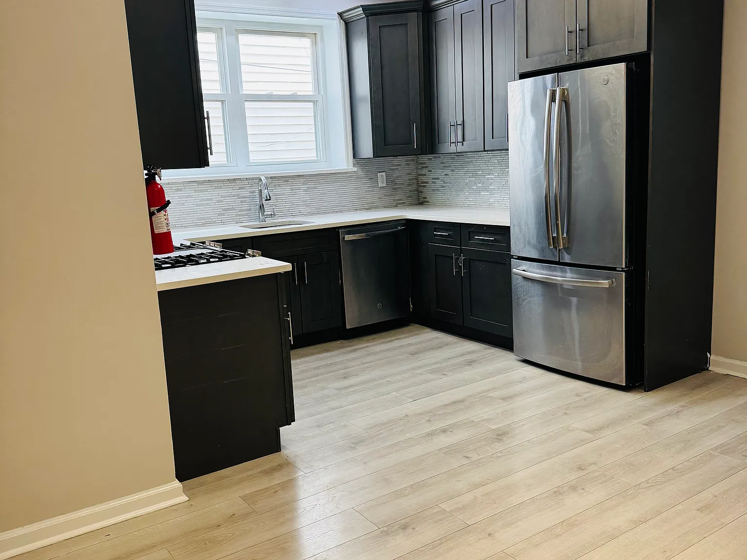 3 bed, $2,400 — Photo 3