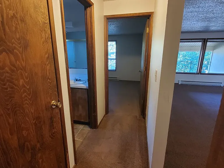 14th Street Apartments — Photo 7