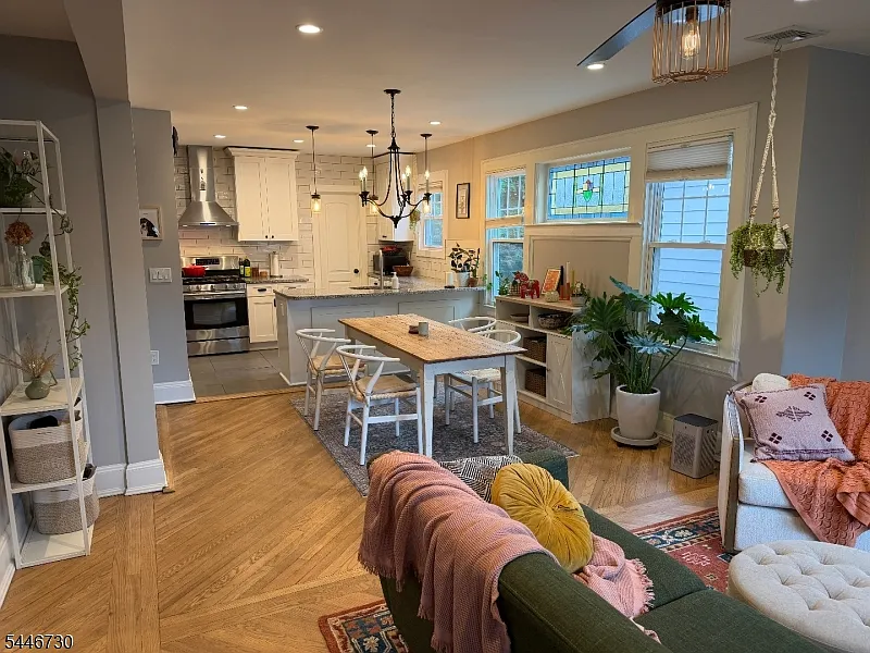 3 bed, 1.5 bath, $4,500 — Photo 3