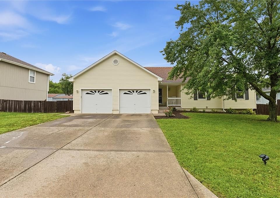 1st image of 209 Dawn Ave