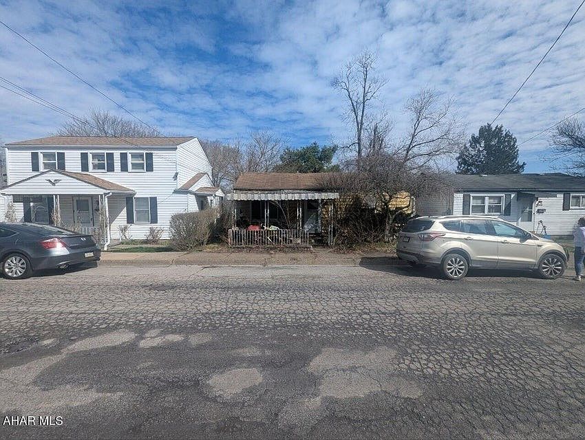 1st image of 1602 16th Ave