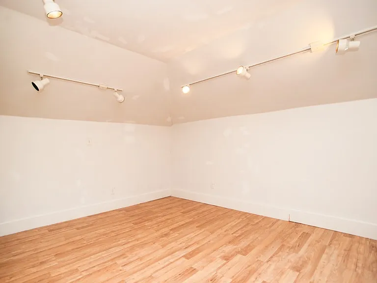 305 S Broadway St #1/2 — Photo 3