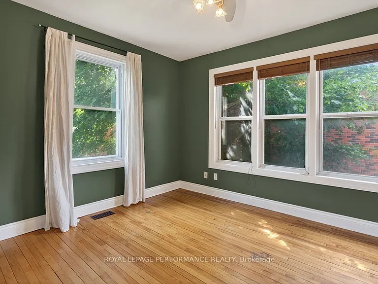 313 Lebreton St S — Photo 19