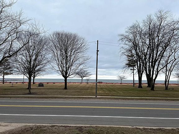 3rd image of 316 N Lakeshore Dr
