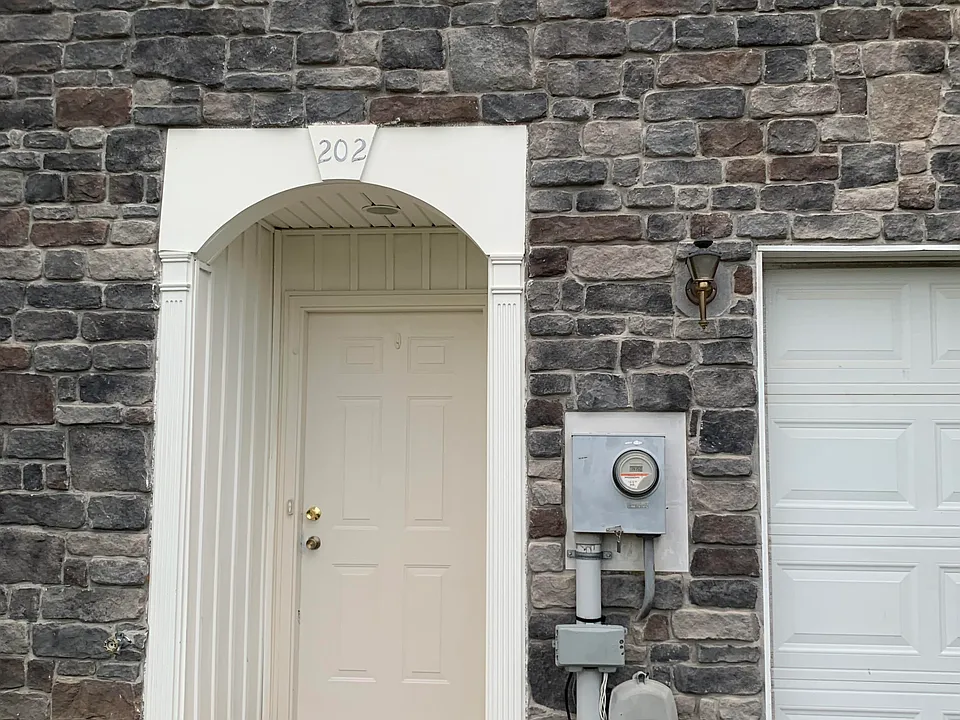 202 Pony Cir #202