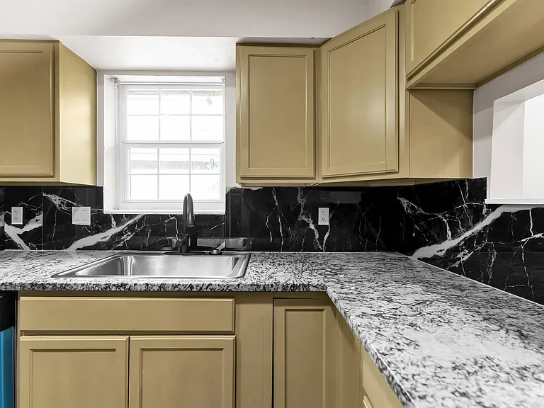 6211 Coachgate Dr — Photo 36