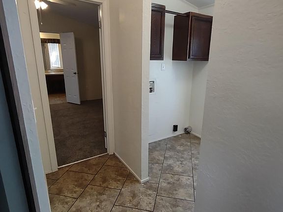 4th image of 8258 Montgomery Oak