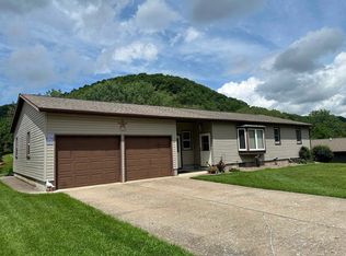 1440 Westgate Dr, Lansing, IA 52151