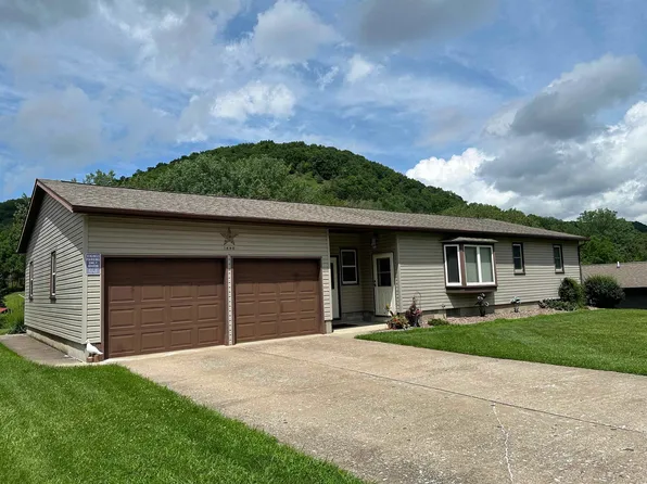 1440 Westgate Dr, Lansing, IA 52151