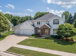 689 Yorkshire Rd, Neenah, WI 54956