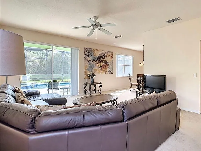 208 Hammock Ct — Photo 5