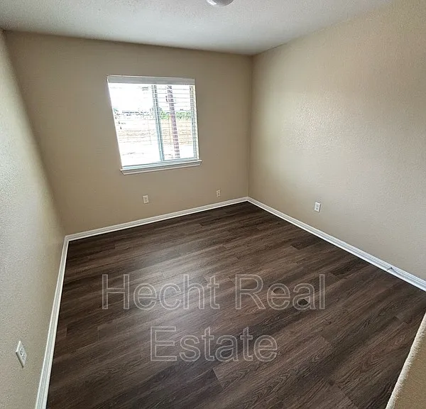 318 Main St #B — Photo 9