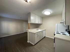2114 H Street, Sacramento, 3