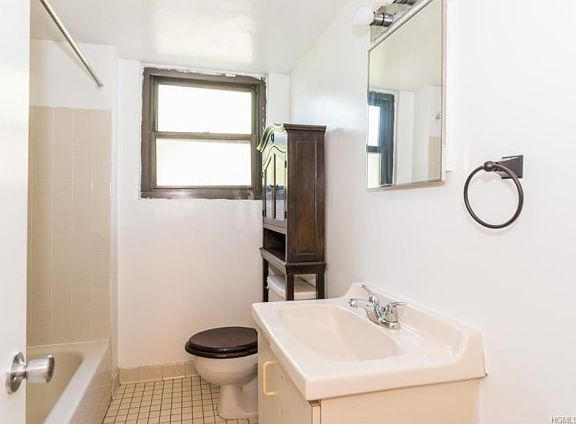 4th image of 171 Pearsall Dr APT 4C