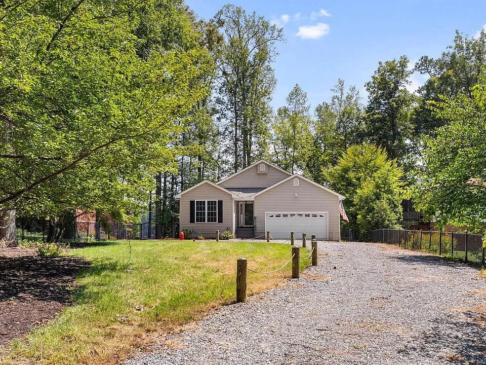 686 Lake Caroline Dr