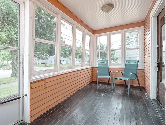 3rd image of 414 Buchanan Ave