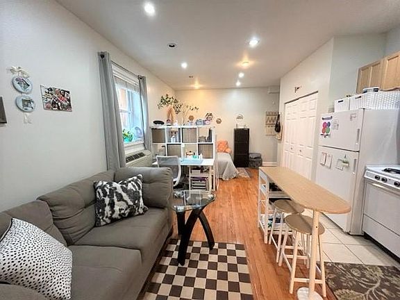 Living/Dining Space 

Kitchen island or kitchen table space