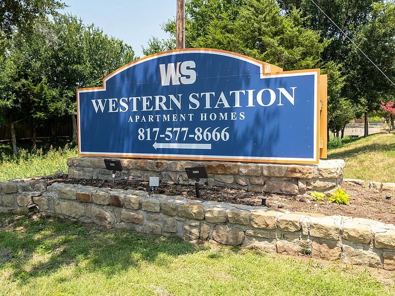 Western Station Apartments — Photo 19