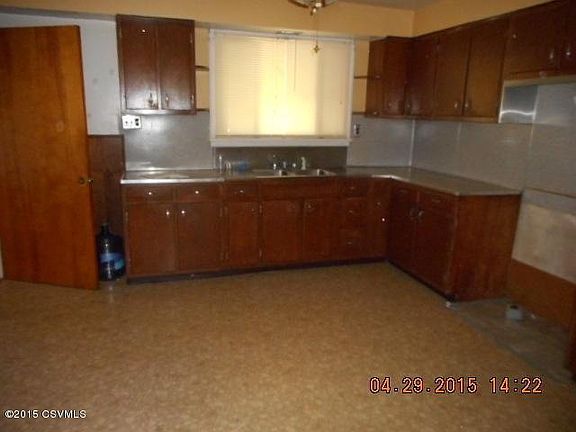 733 Peace St, kitchen