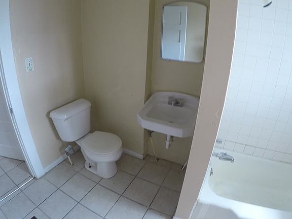 3rd image of 1820 North Ave