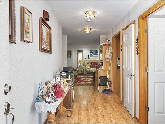 2nd image of 1912 NE Harewood Pl
