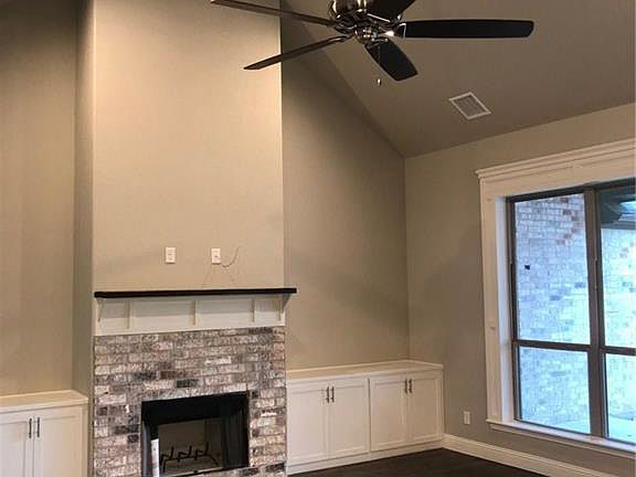 5th image of 593 S Sugartree Dr